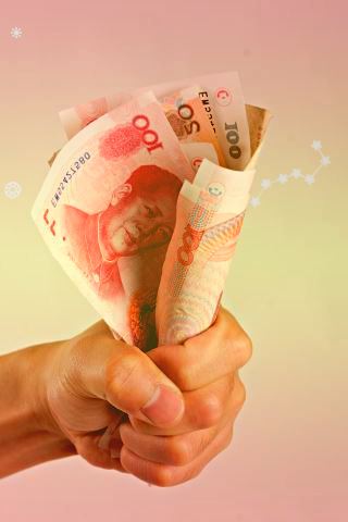 一套高端的VR系统由一台配有昂贵显卡的电脑按需放置若干追踪器的使用空间组成