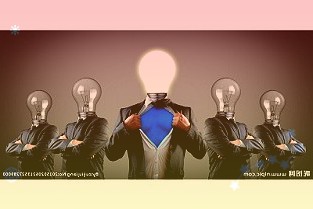 美国教师趴地上“抢钱”挣班费引争议，网民：这是羞辱